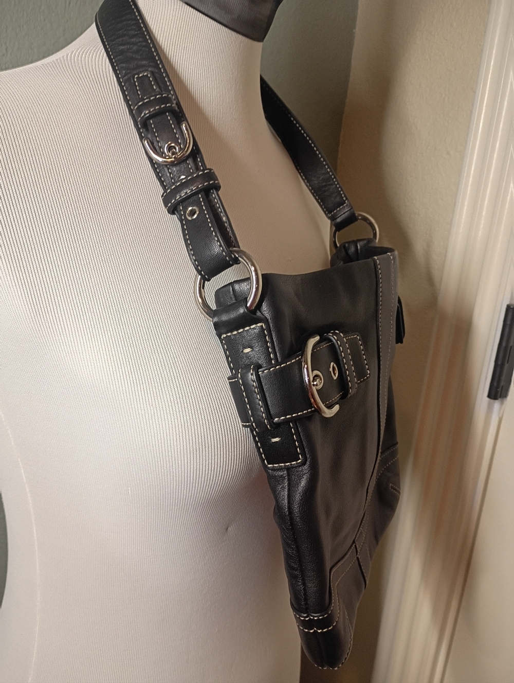 Coach Black Leather SOHO Shoulder Bag - Sleek Purse- Never Used - Picture 5 of 11